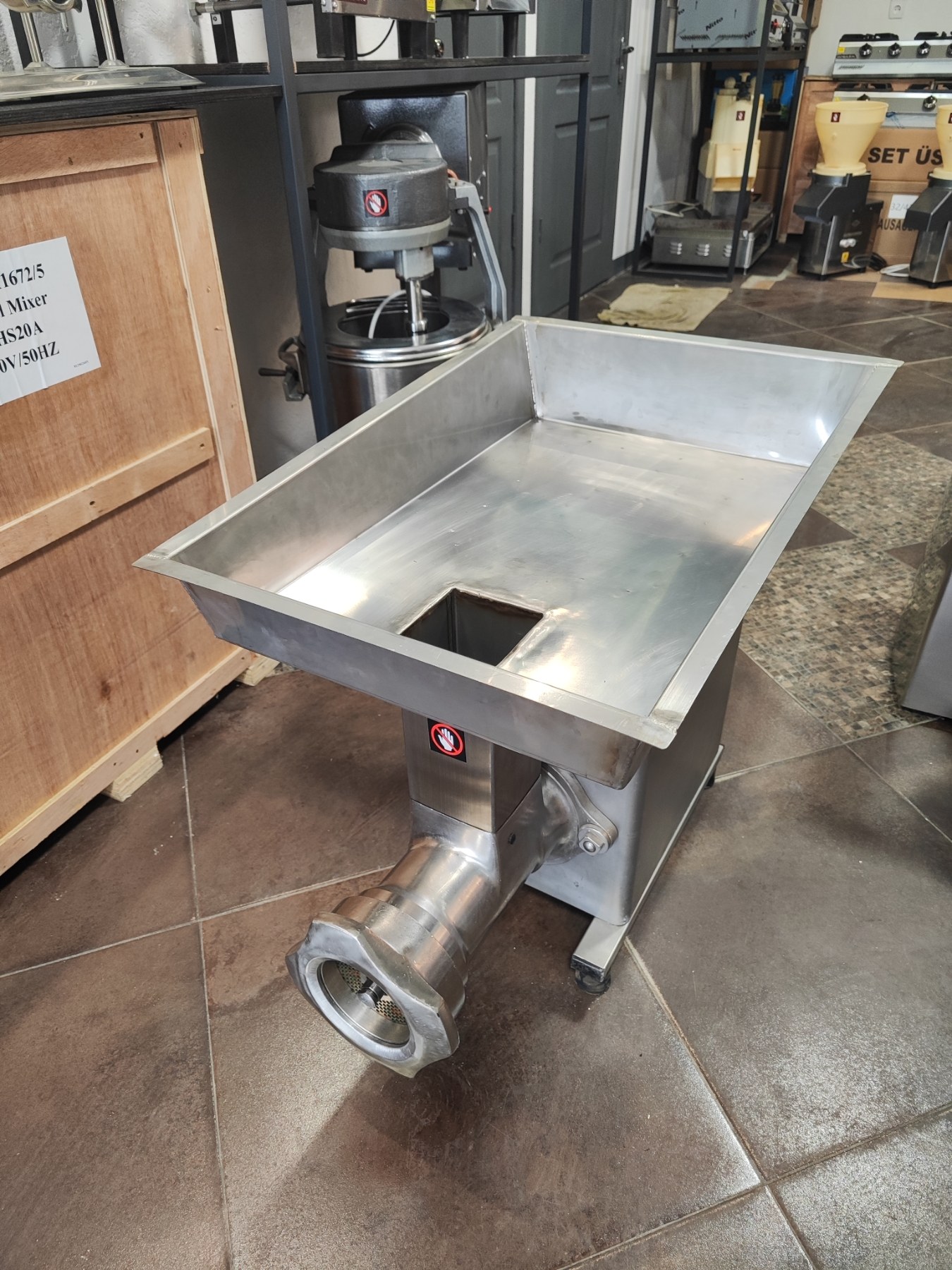 Промислова м'ясорубка mainca pm 114