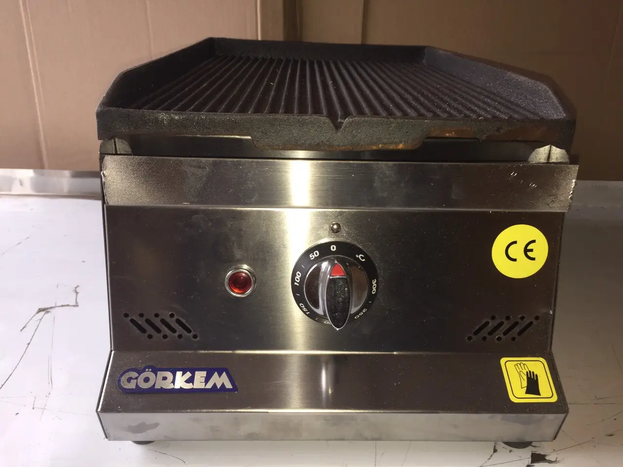 Електрична рифлена жарочна поверхня görkem de30