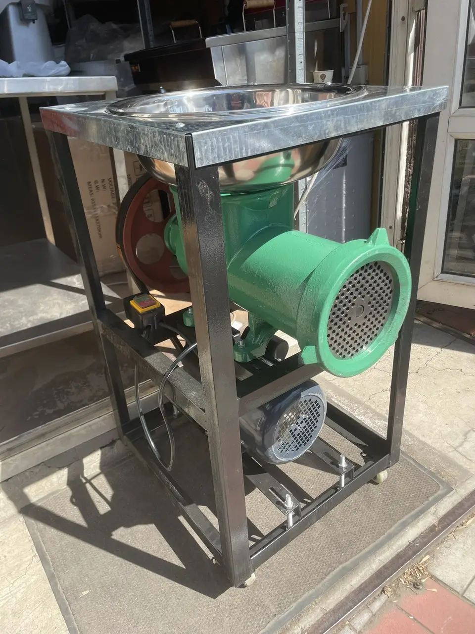 Мясорубка промислова XH-62 (4000 Вт, 600 кг/год)