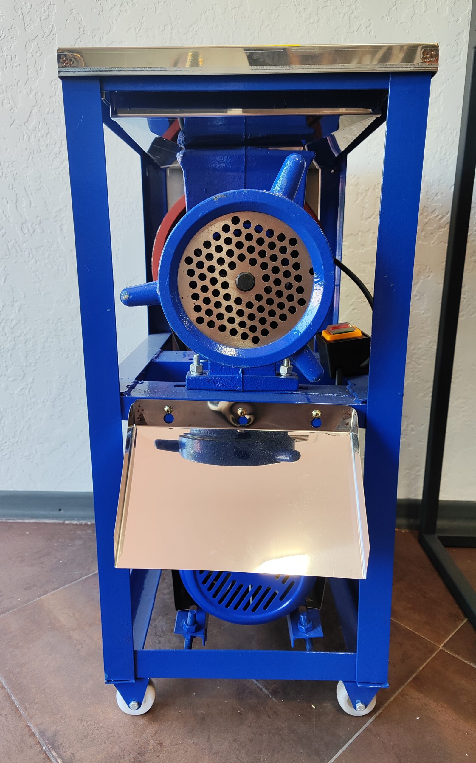 Мясорубка промислова XH-42 (350 кг/год, 3000 Вт)