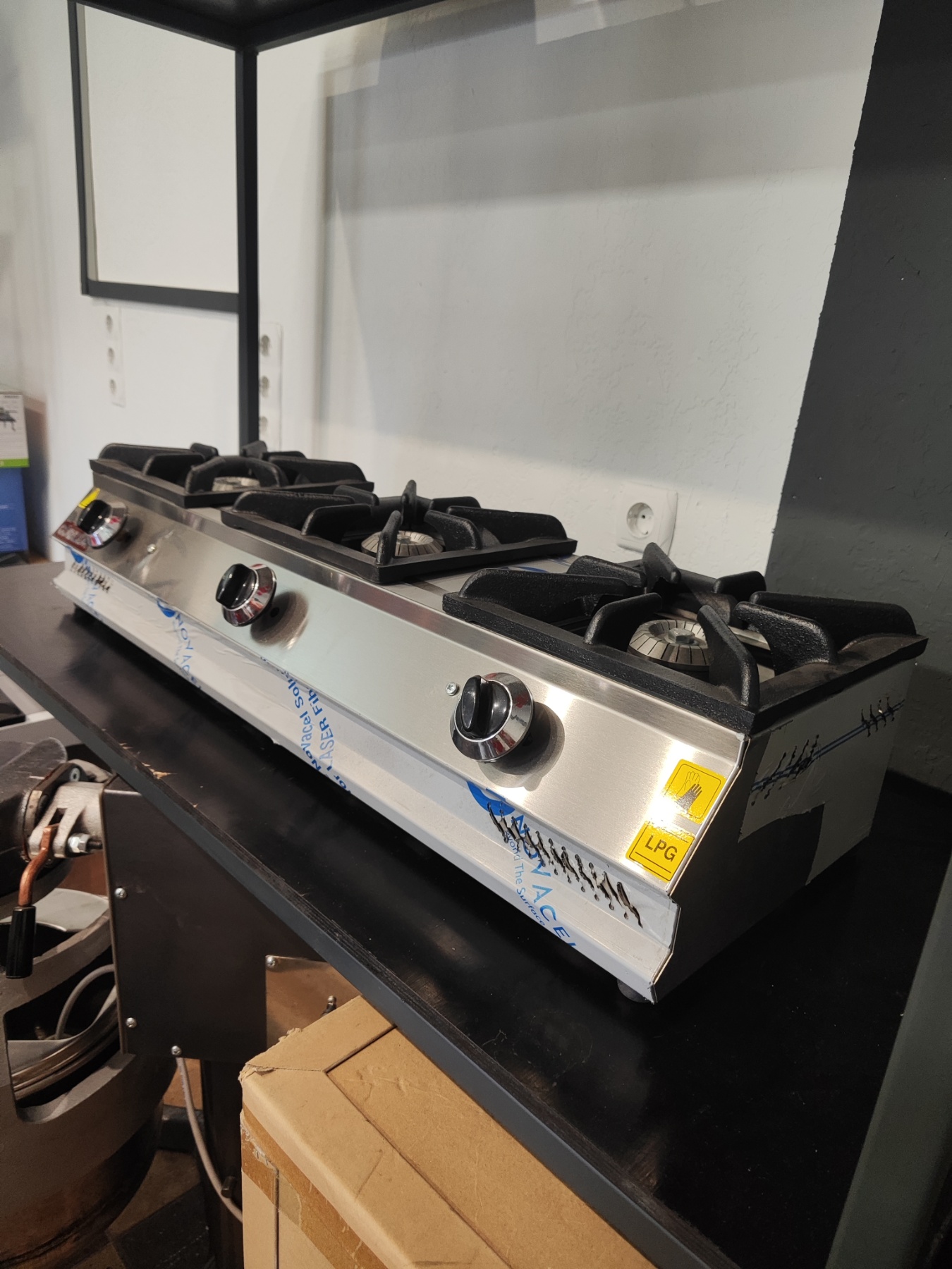 Професійна газова плита görkem go30 — настільна, 3 конфоркова