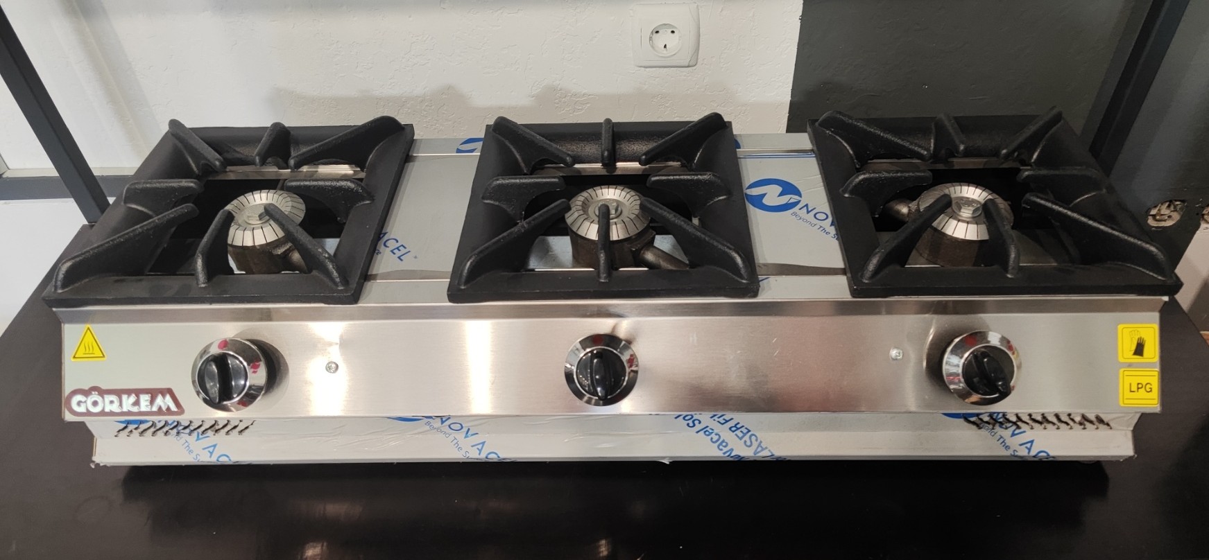 Професійна газова плита görkem go30 — настільна, 3 конфоркова