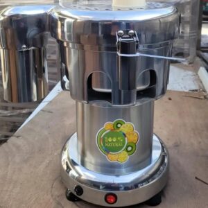 Професійна соковижималка для твердих овочів та фруктів 1000 KP