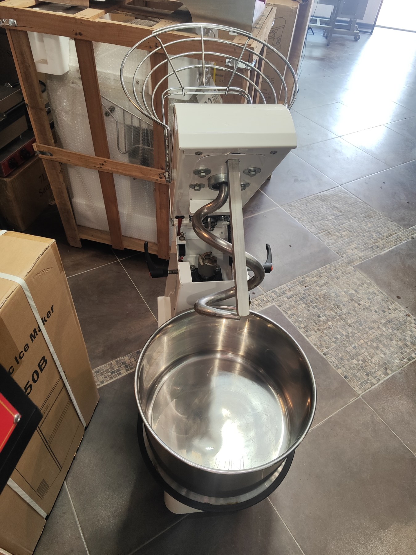 Тістоміс спіральний Apach Rising Spiral Mixer 22 літра, 220 В, зі знімною діжею, Італія - Зображення 3